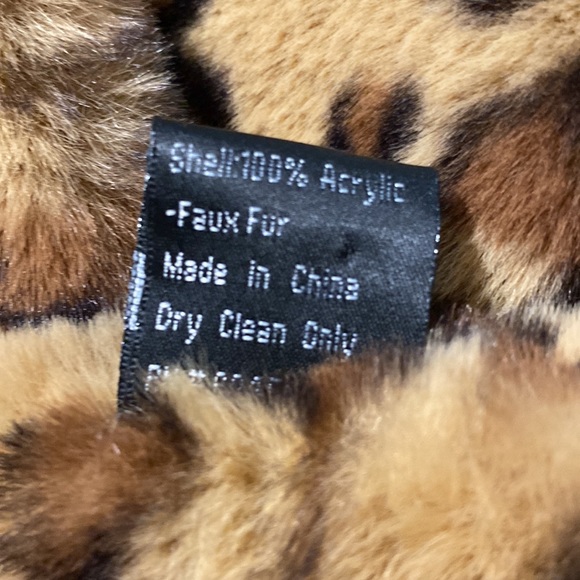 Surell Leopard print pull through scarf - Picture 8 of 10